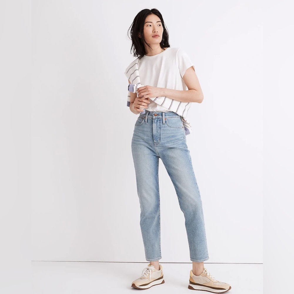 Madewell Petite Mom Jeans High Rise Light Wash - Picture 3 of 15